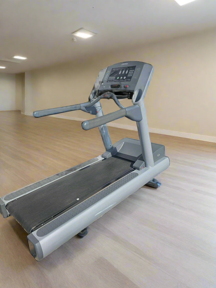 Life Fitness 95Ti Treadmill - Complete Gyms