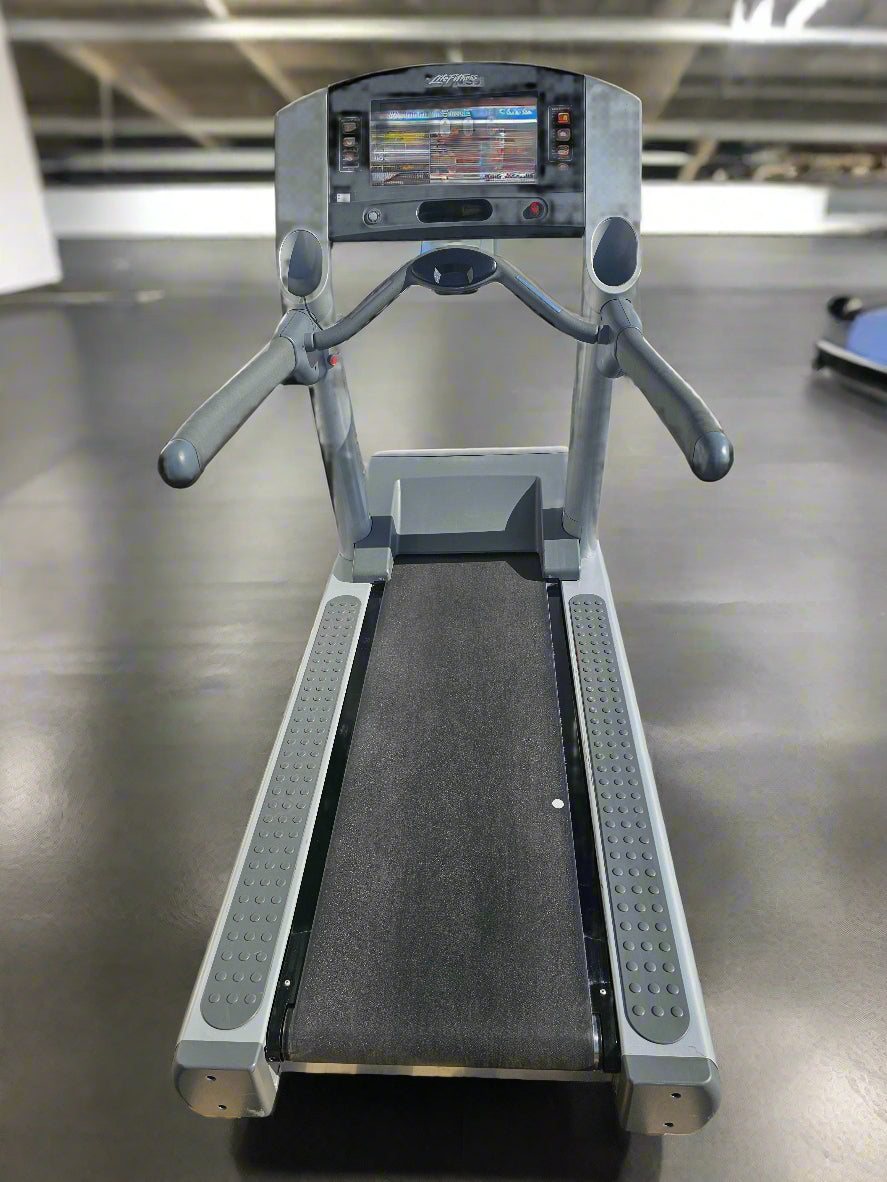 Life Fitness 95Ti Treadmill - Complete Gyms