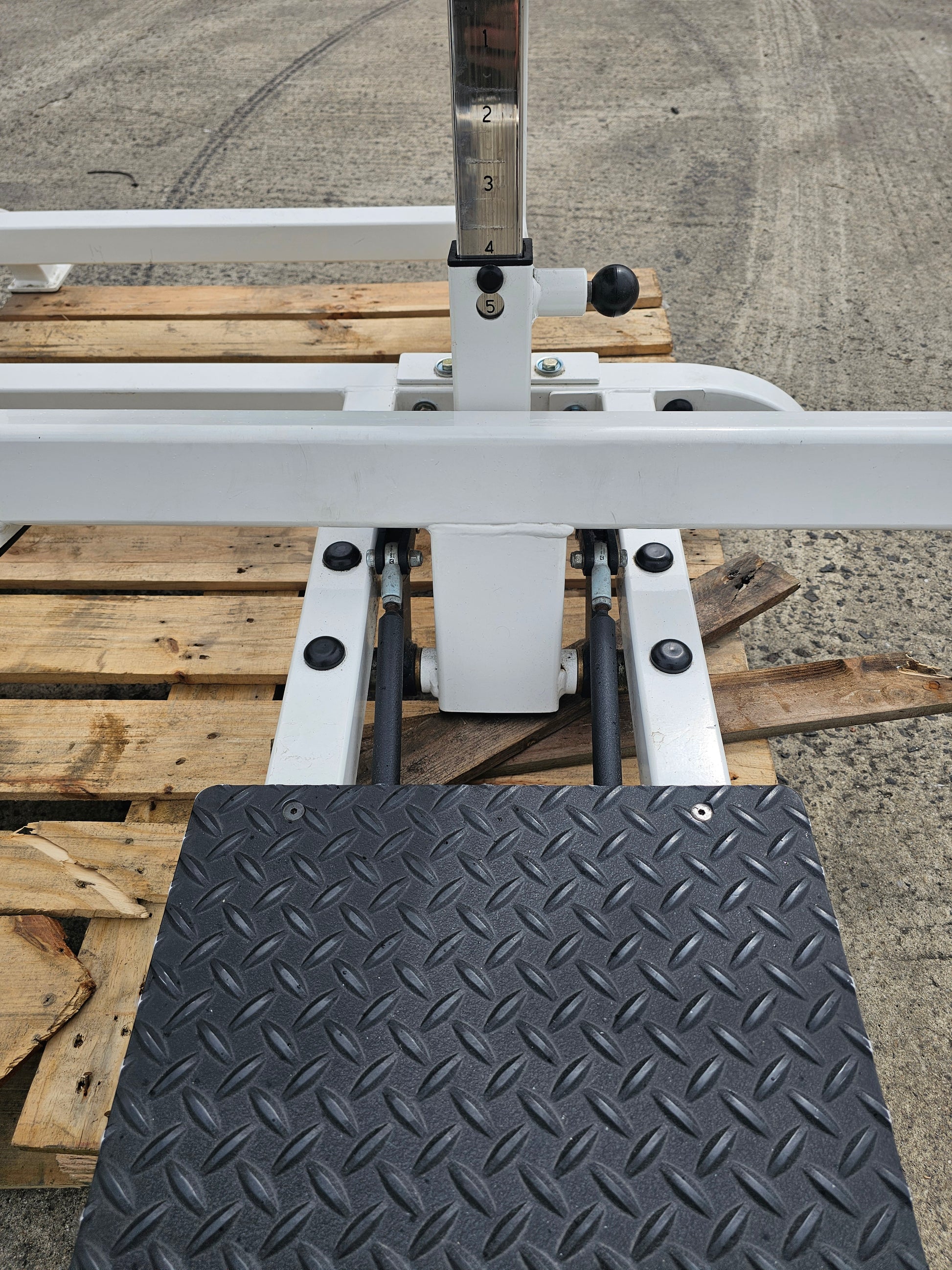 Life Fitness Series 1 Chest Press - Complete Gyms