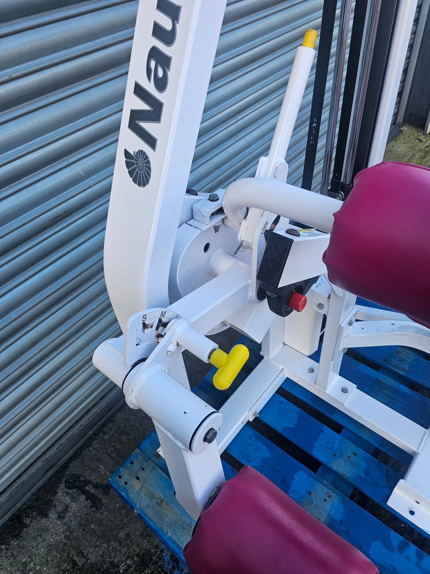 Nautilus Nitro Seated Leg Curl