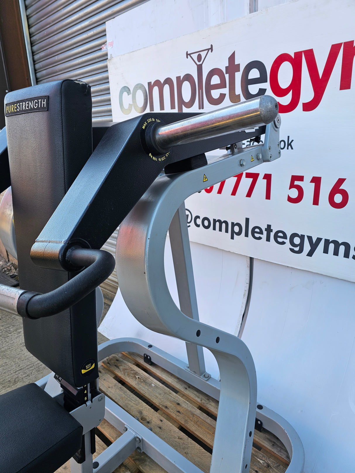 Technogym Pure Strength Shoulder Press