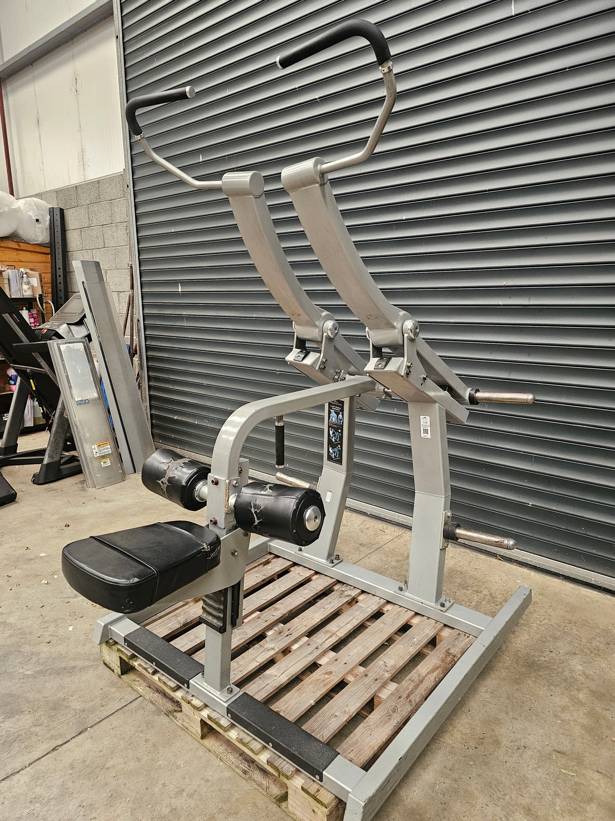 Freemotion Plate Loaded Lat Pull Down