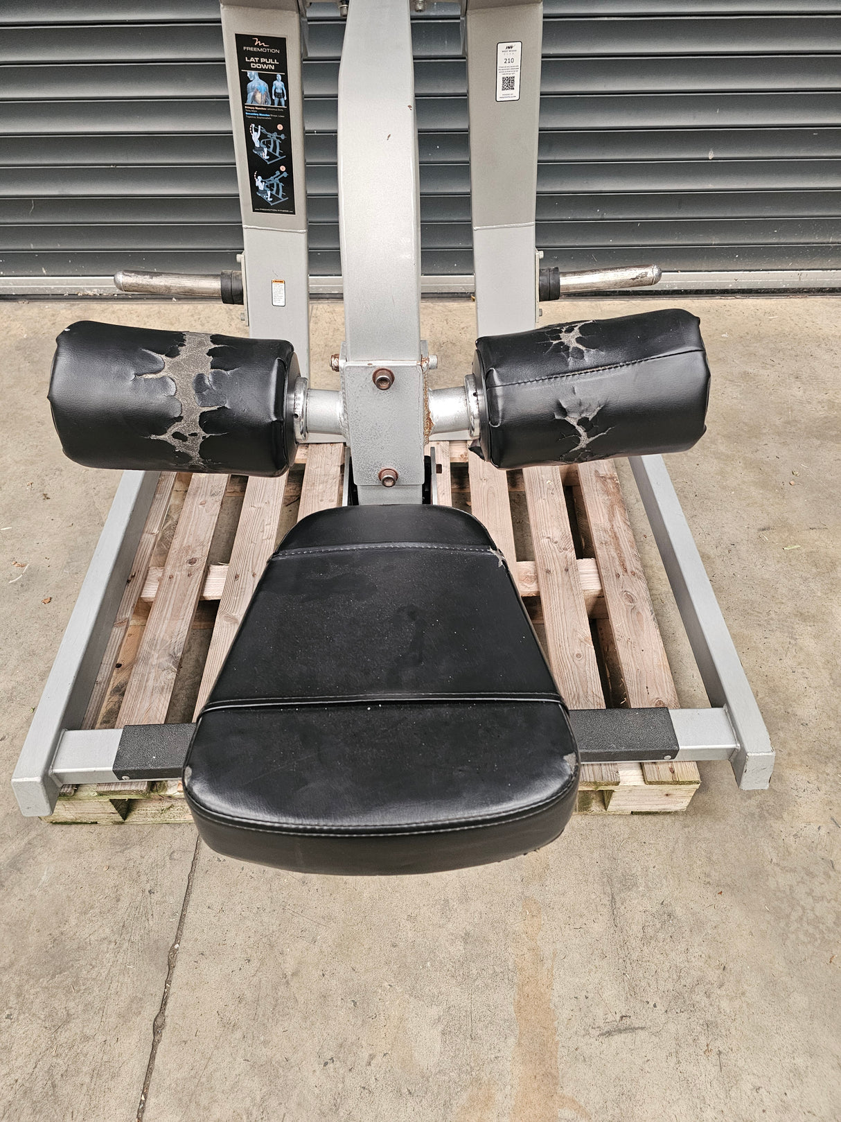 Freemotion Plate Loaded Lat Pull Down