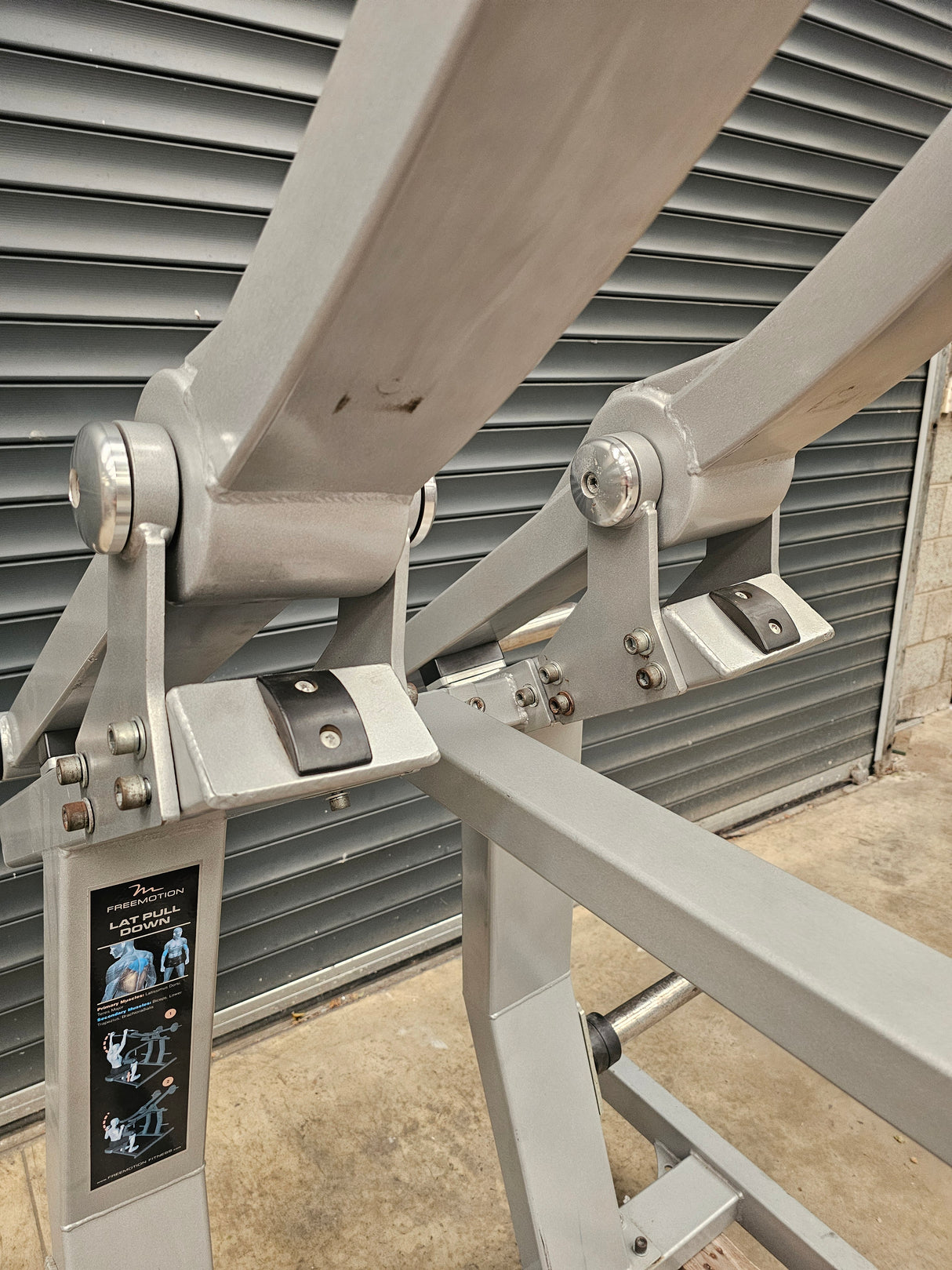 Freemotion Plate Loaded Lat Pull Down
