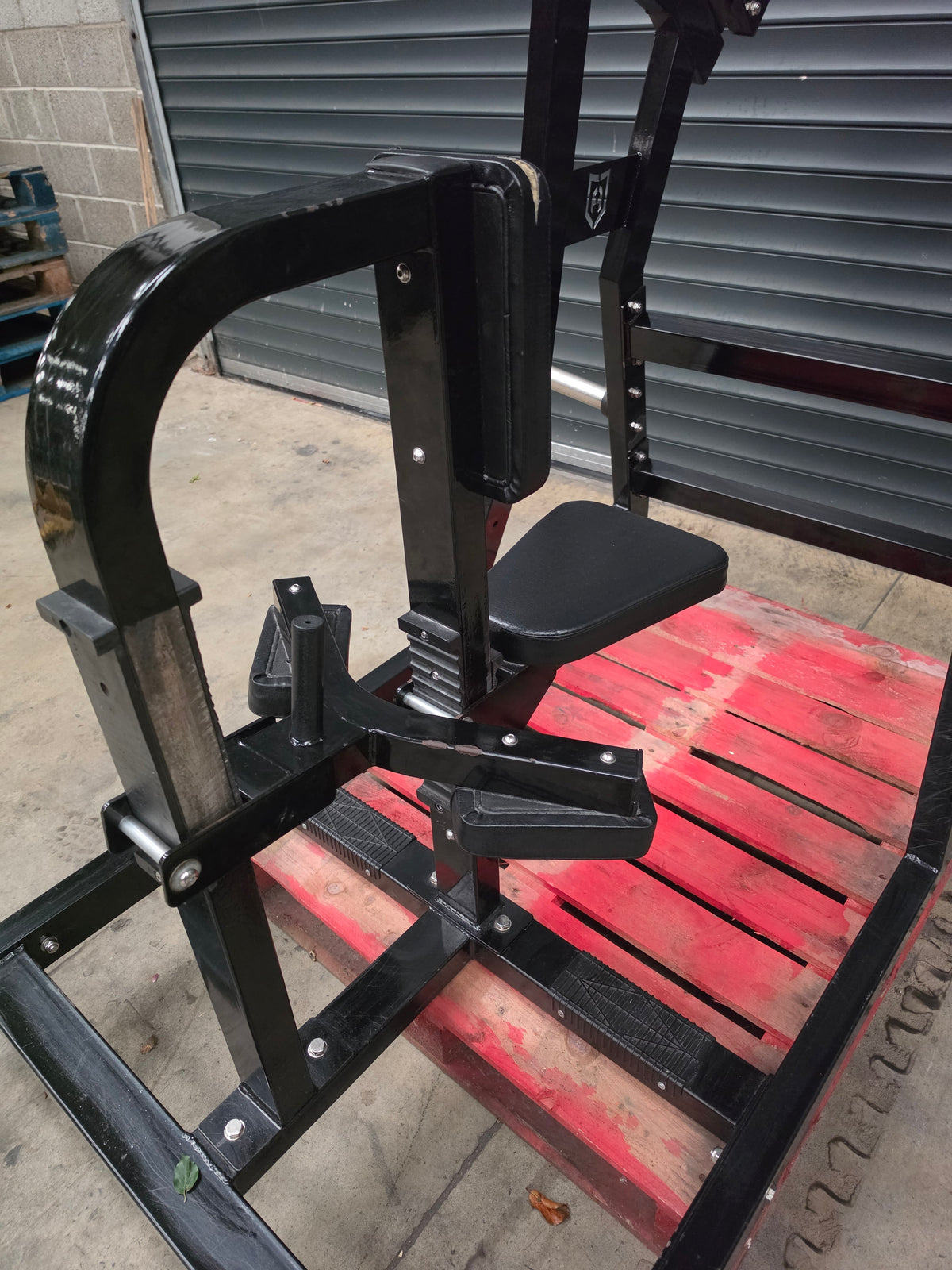 Apollo Plate Loaded Lat Pull Down