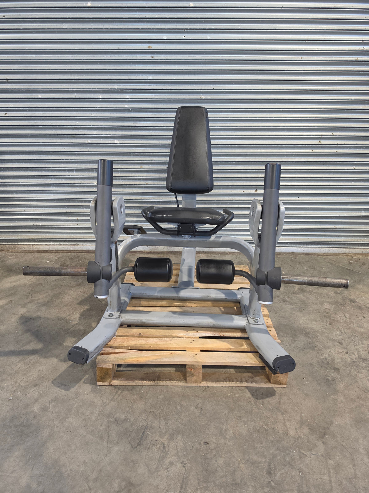 Precor Discovery Series Plate Loaded Leg Extension