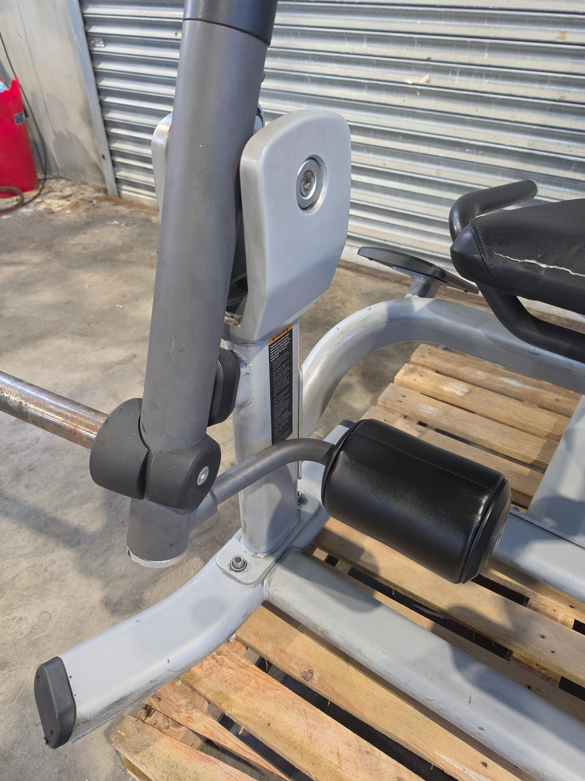 Precor Discovery Series Plate Loaded Leg Extension