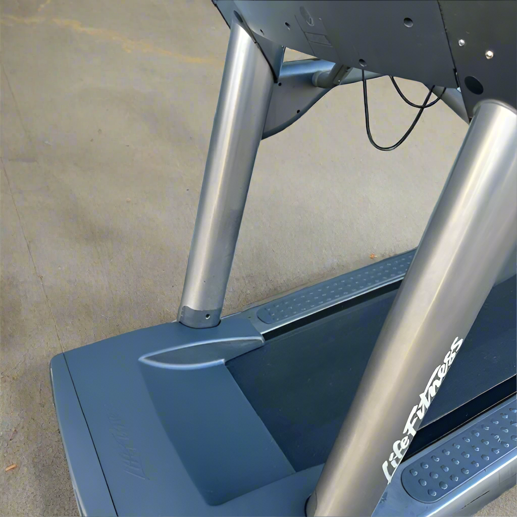 Life Fitness 95Ti Treadmill - Complete Gyms