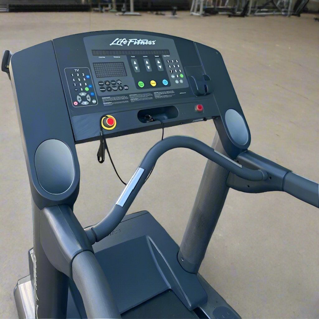 Life Fitness 95Ti Treadmill - Complete Gyms