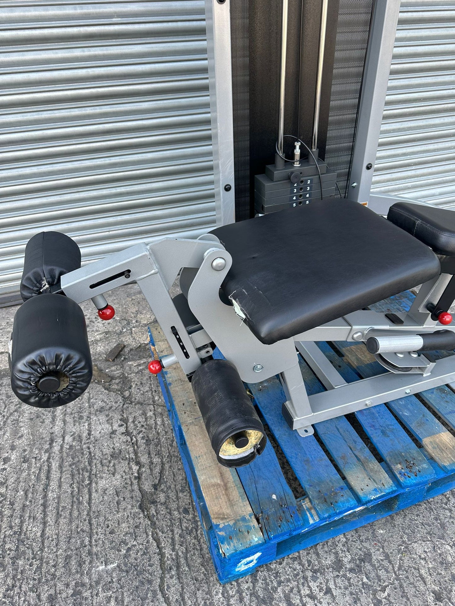 Life Fitness Fit Series Leg Curl/Leg Extension