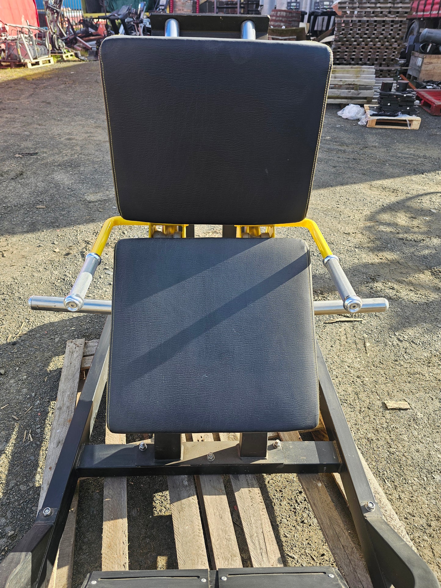 Calf Raises Hack Squat Machine
