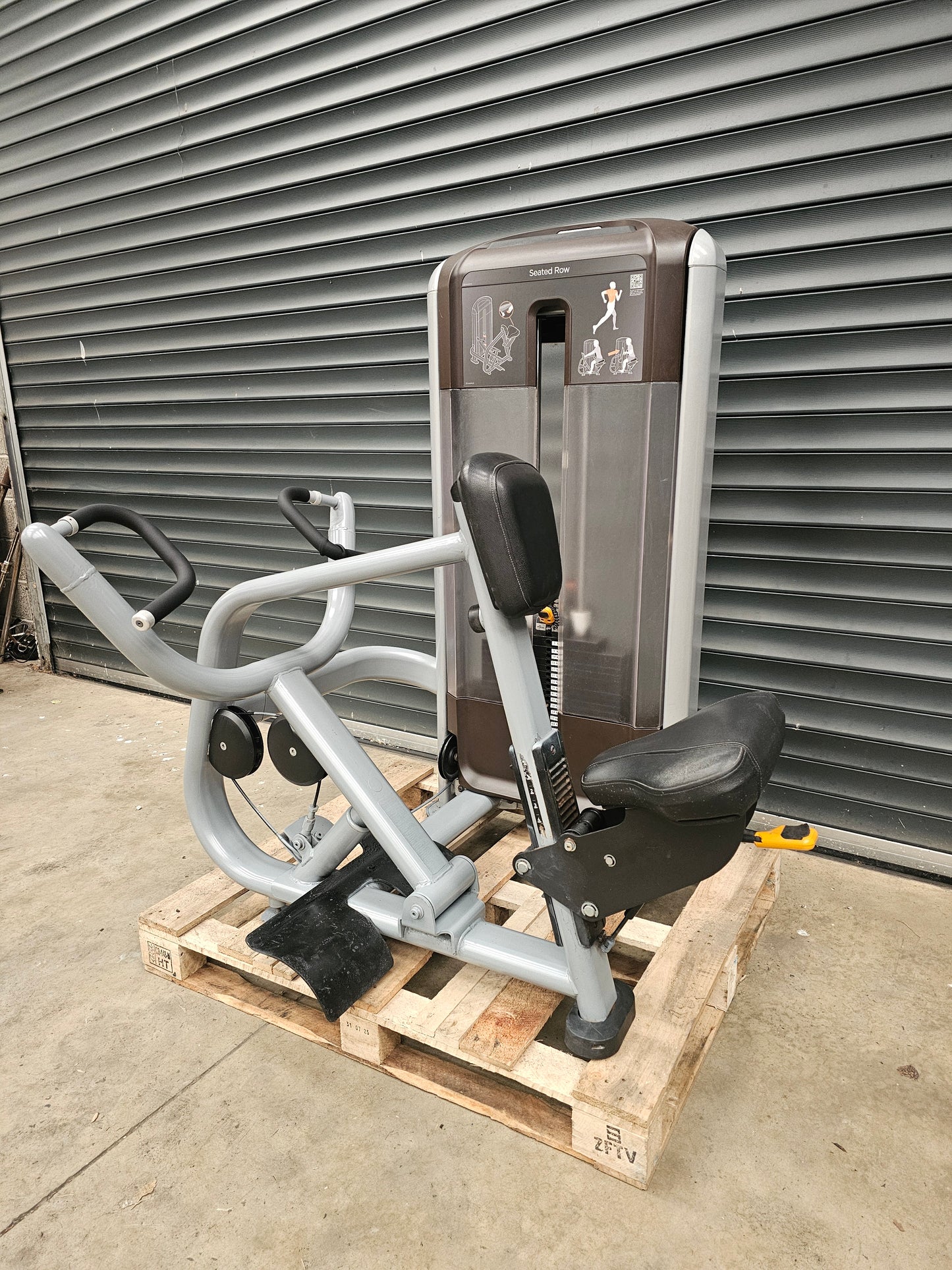Precor Seated Row Discovery Range
