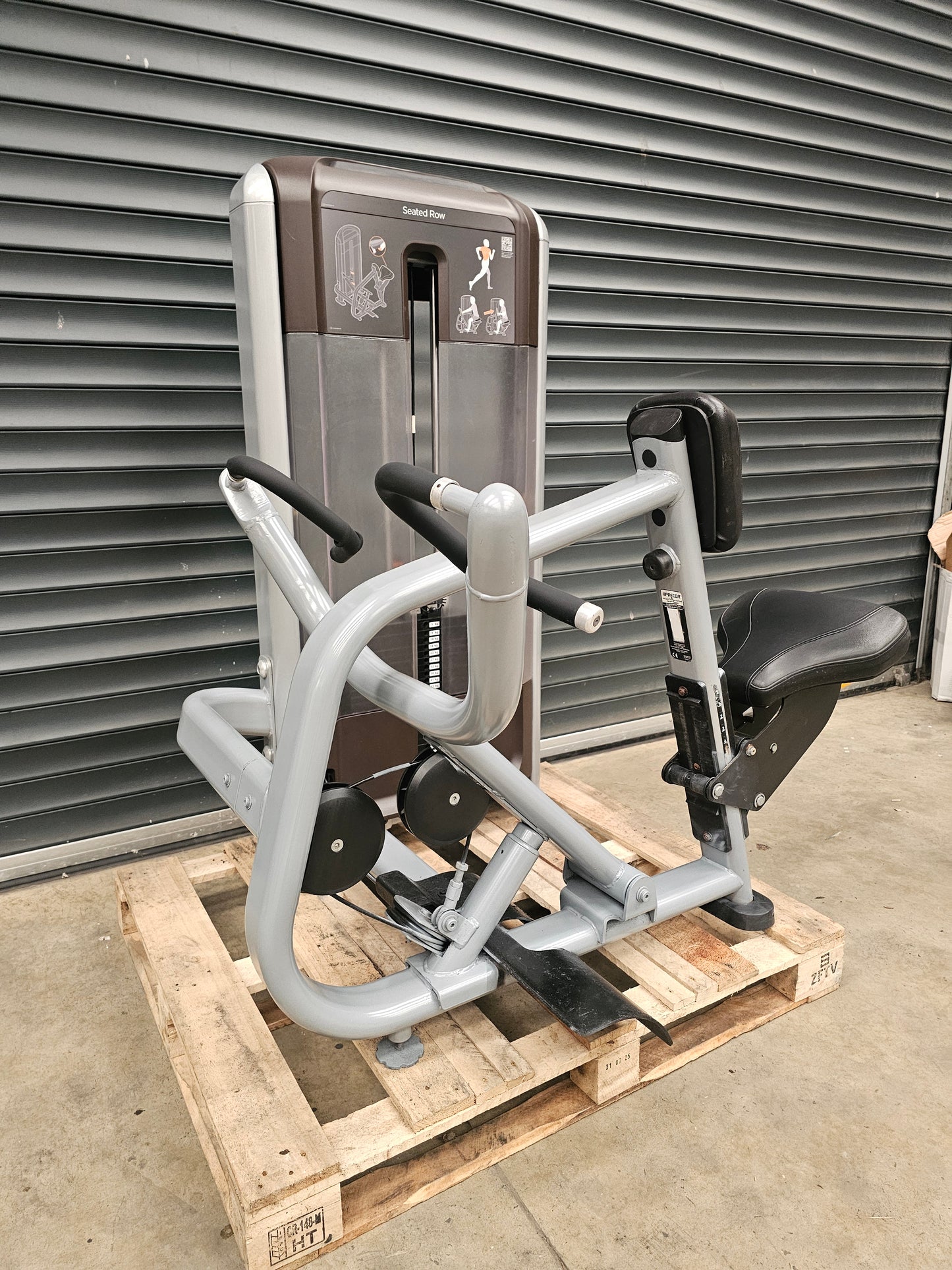 Precor Seated Row Discovery Range