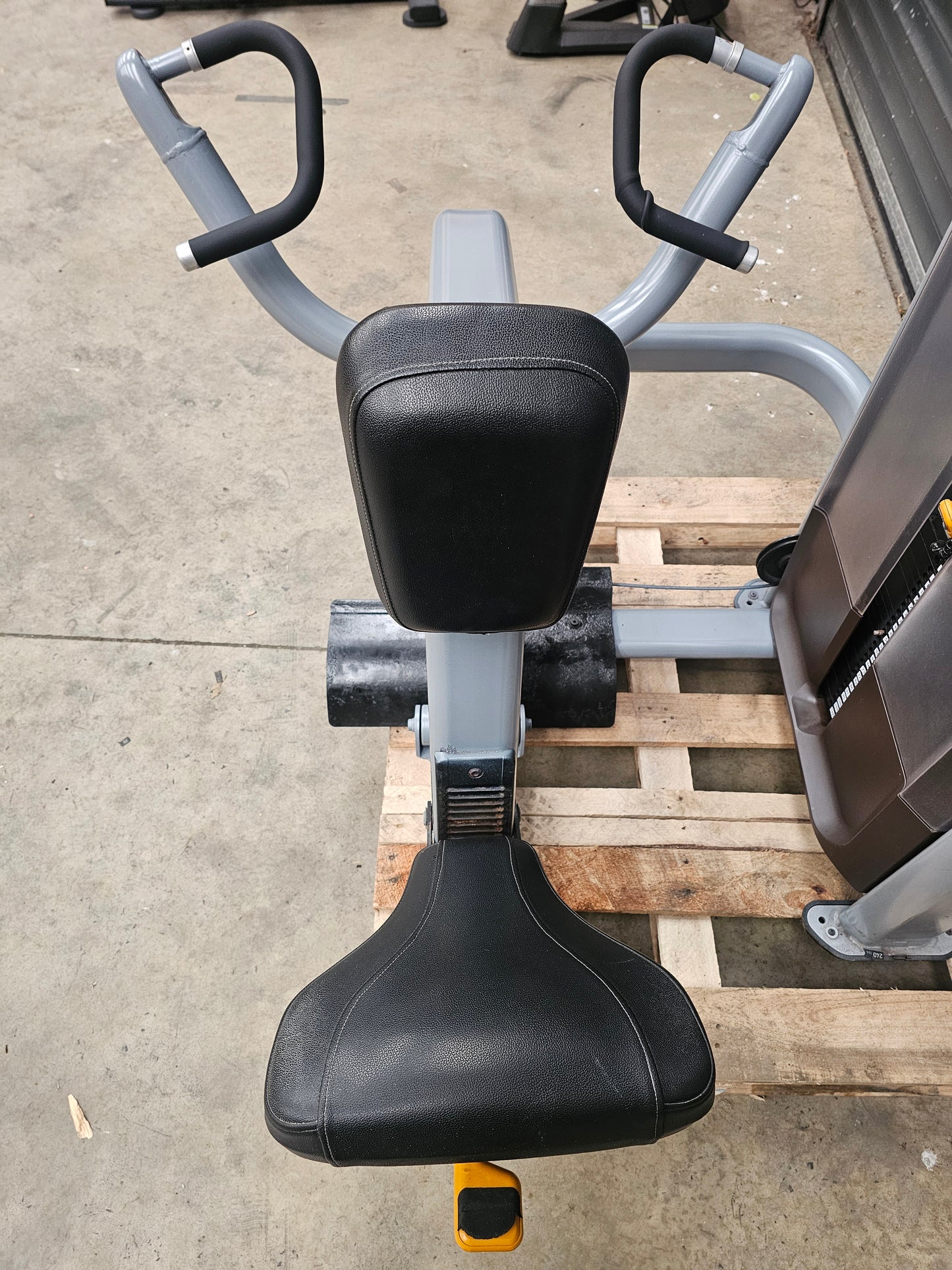 Precor Seated Row Discovery Range