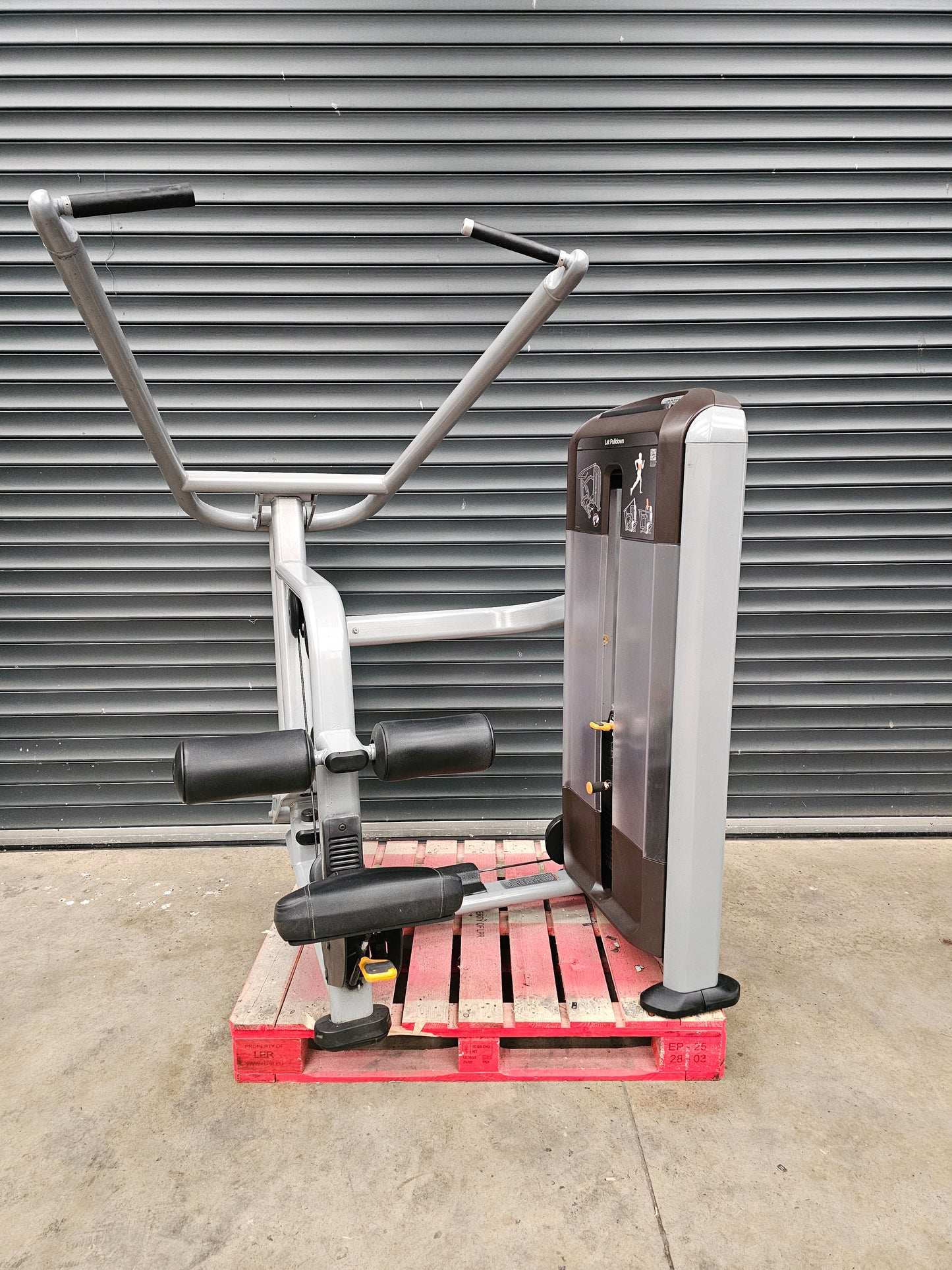 Precor Lat Pulldown Discovery Range