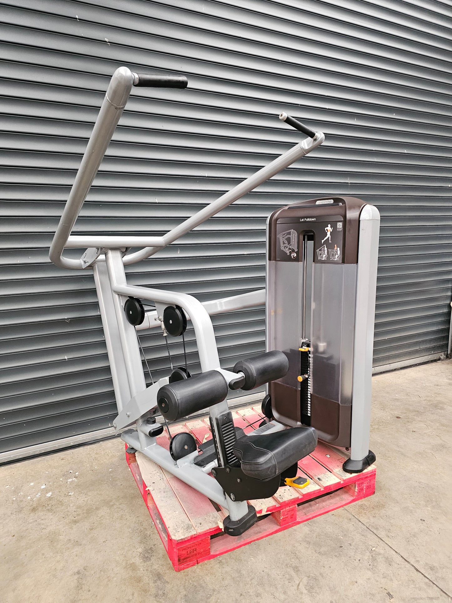 Precor Lat Pulldown Discovery Range