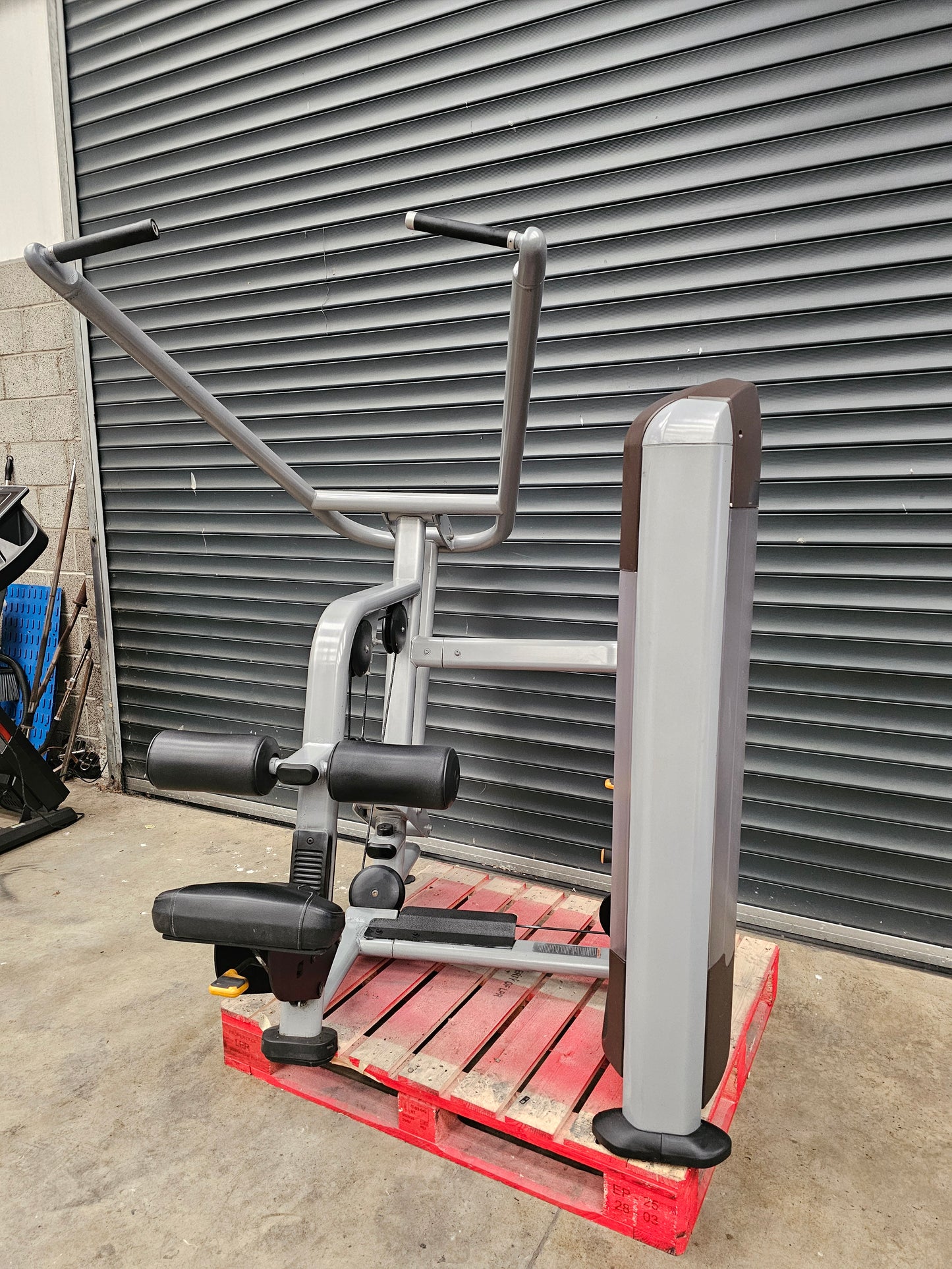 Precor Lat Pulldown Discovery Range