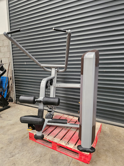 Precor Lat Pulldown Discovery Range