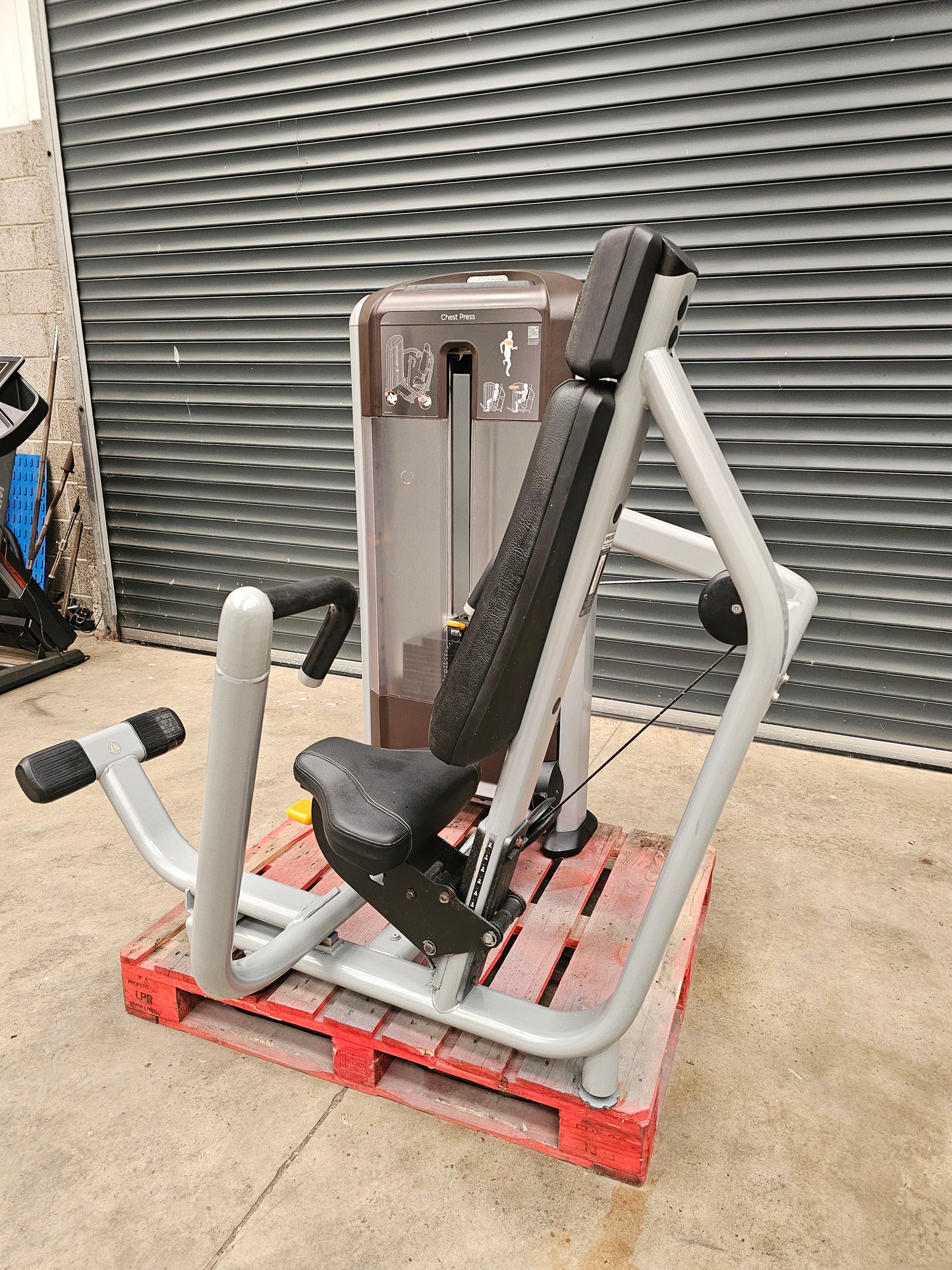 Precor Chest Press Discovery Range