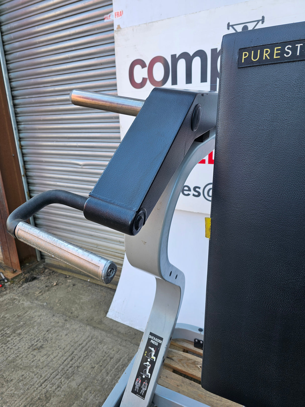 Technogym Pure Strength Shoulder Press