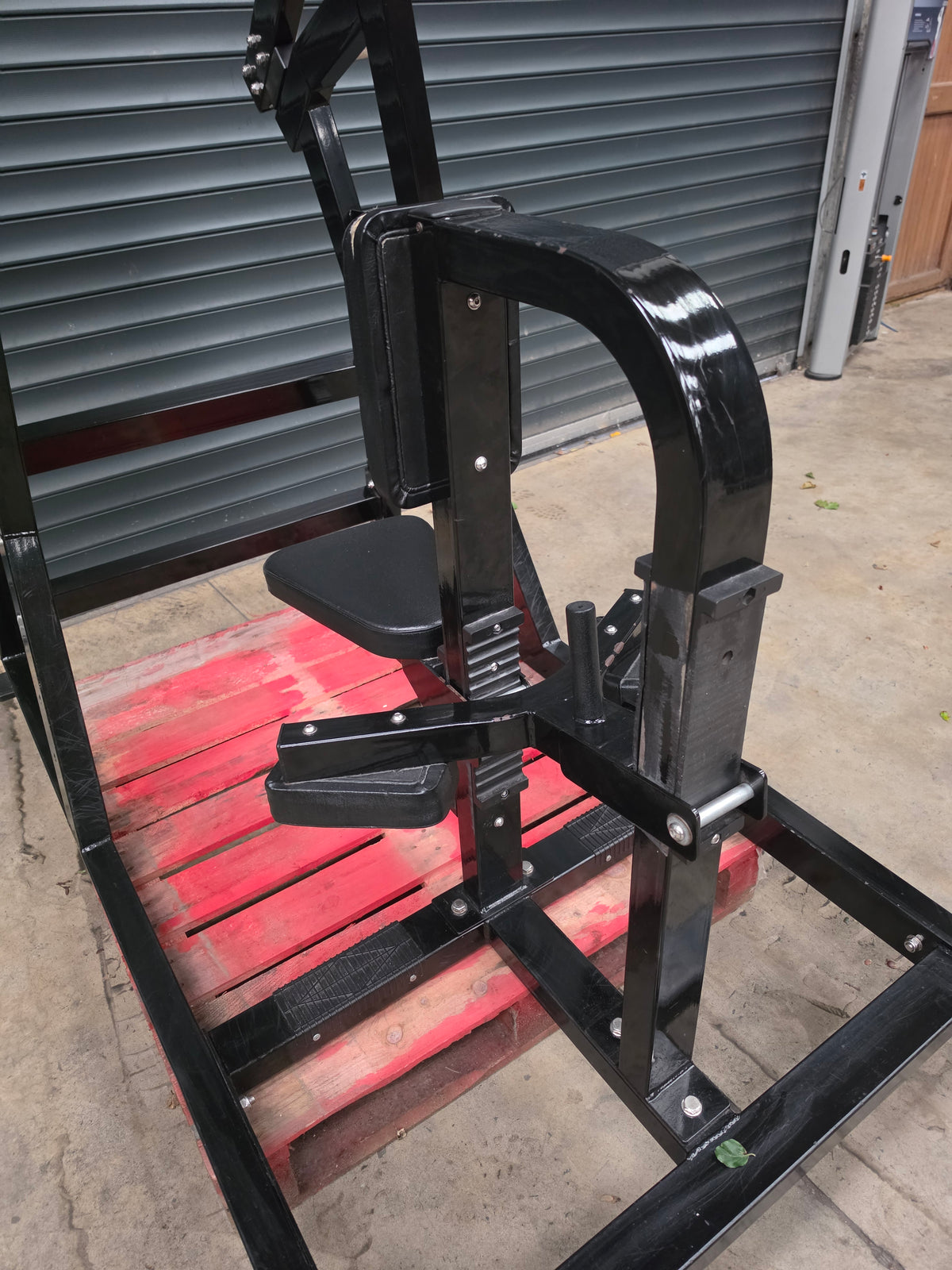 Apollo Plate Loaded Lat Pull Down