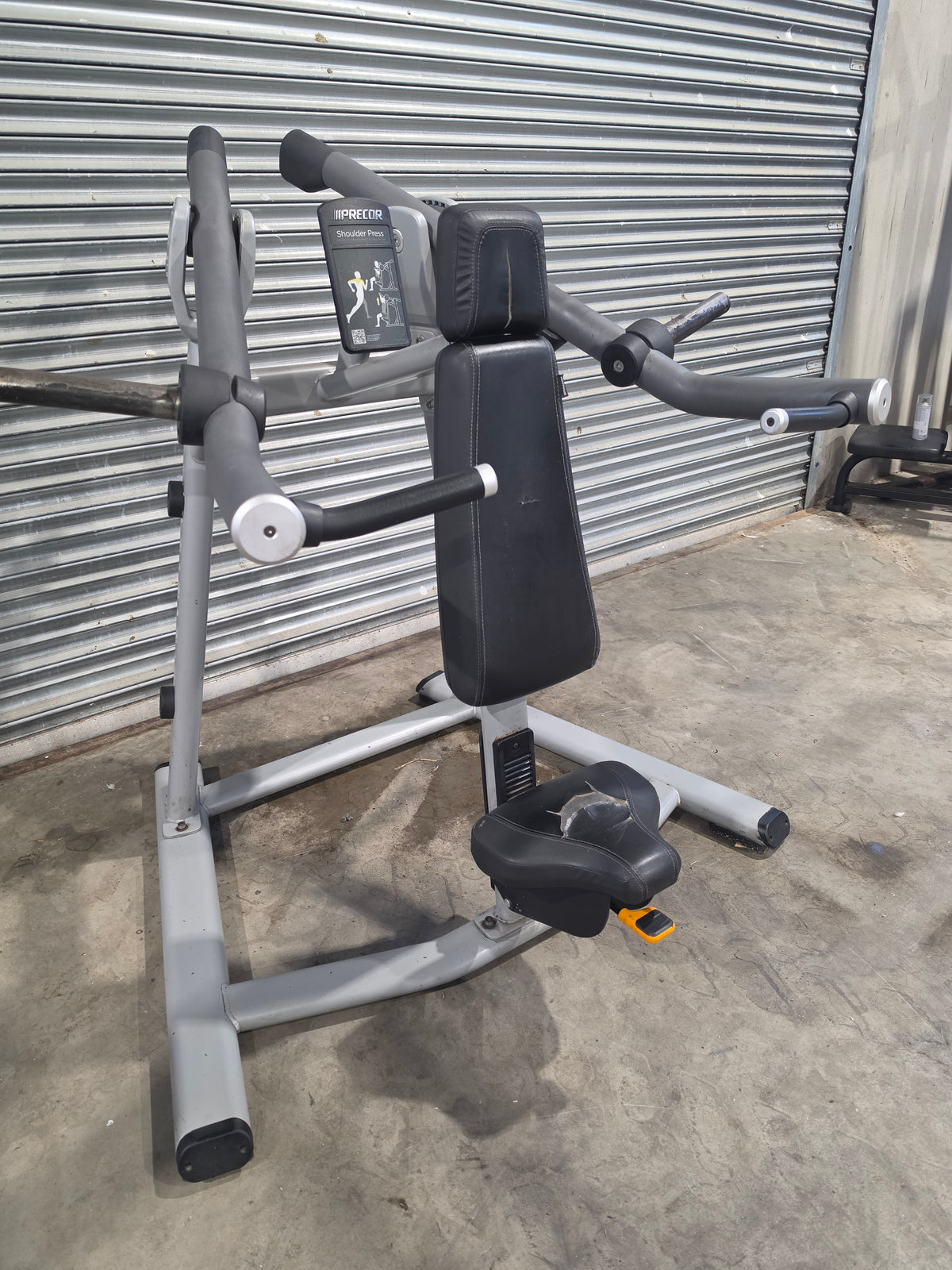 Precor Discovery Series Shoulder Press
