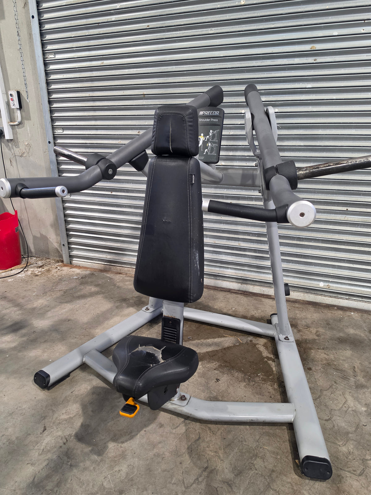 Precor Discovery Series Shoulder Press