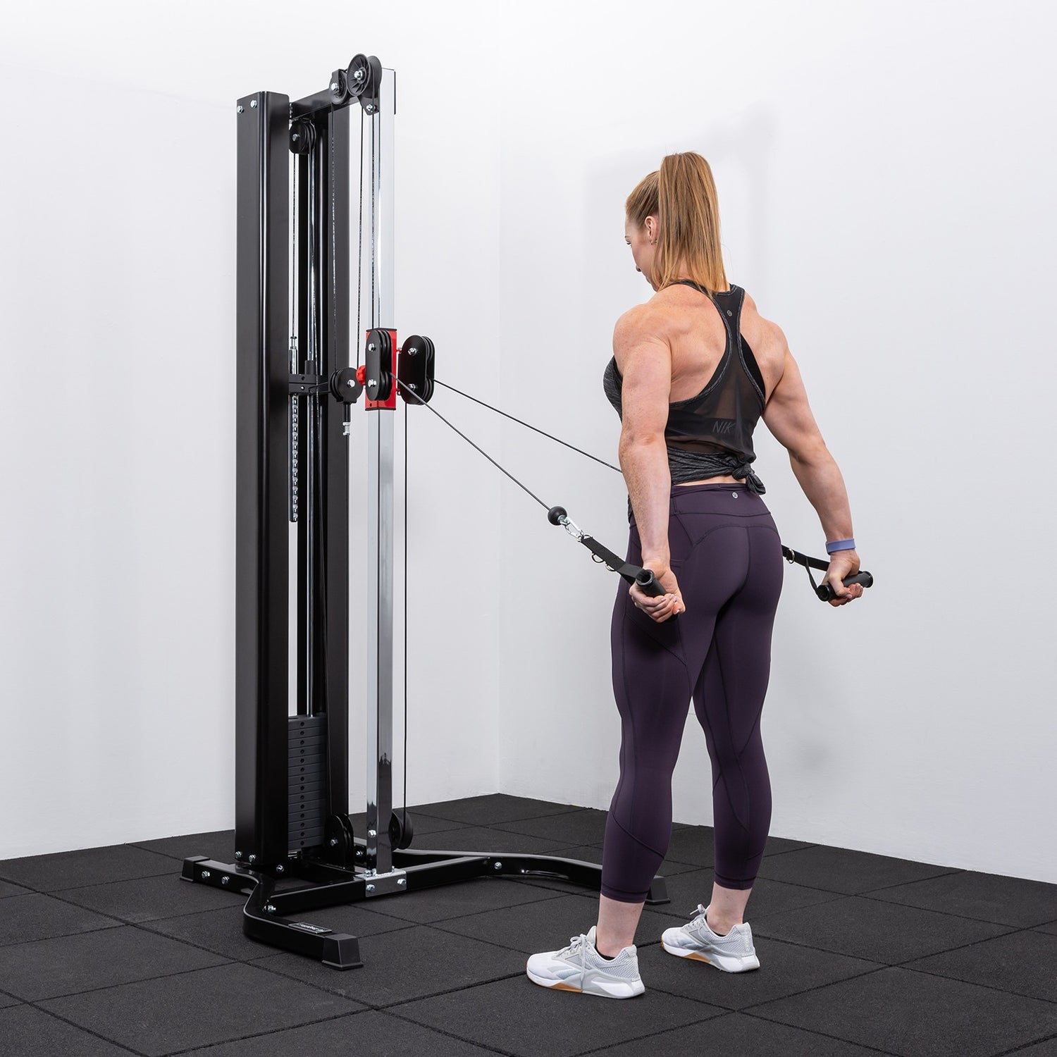 BodyMax_CF810_Elite_Adjustable_Hi-Low_Pulley_-_in_use_1_1600_1600
