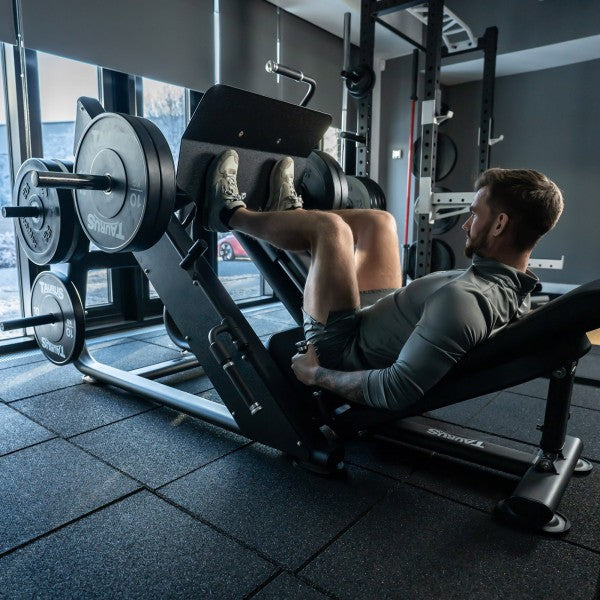 Elite_45_Degree_Leg_Press_-_in_use_1600_600