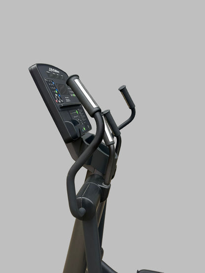 Life Fitness Integrity Cross Trainer 95 Club Series