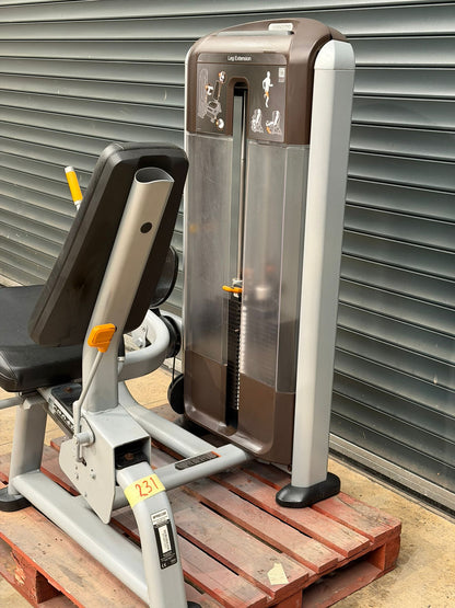 Precor Leg Extension Discovery Range