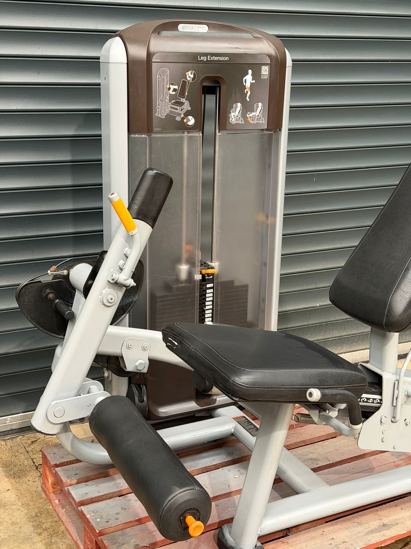 Precor Leg Extension Discovery Range