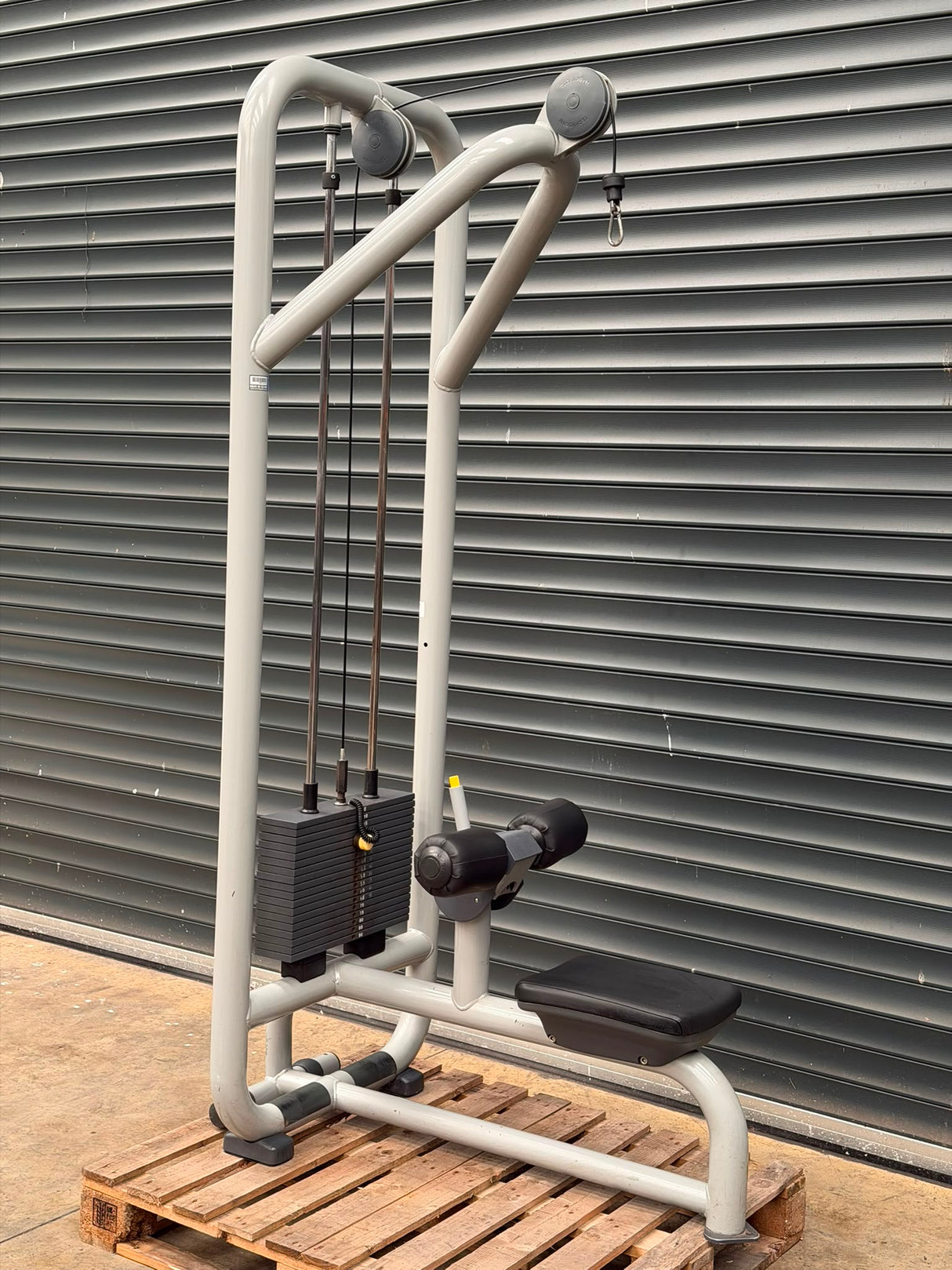 Technogym Element Lat Machine / Pull Down