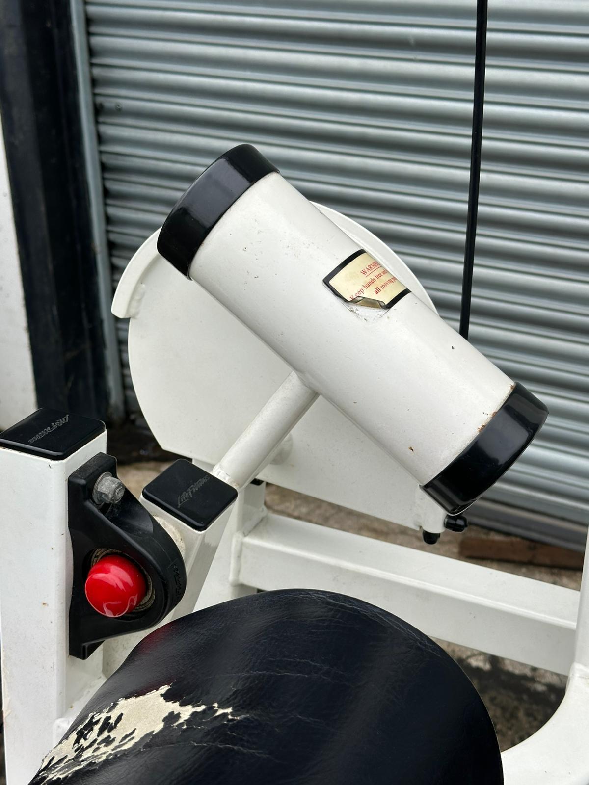 Life fitness Pro Series Arm Curl.