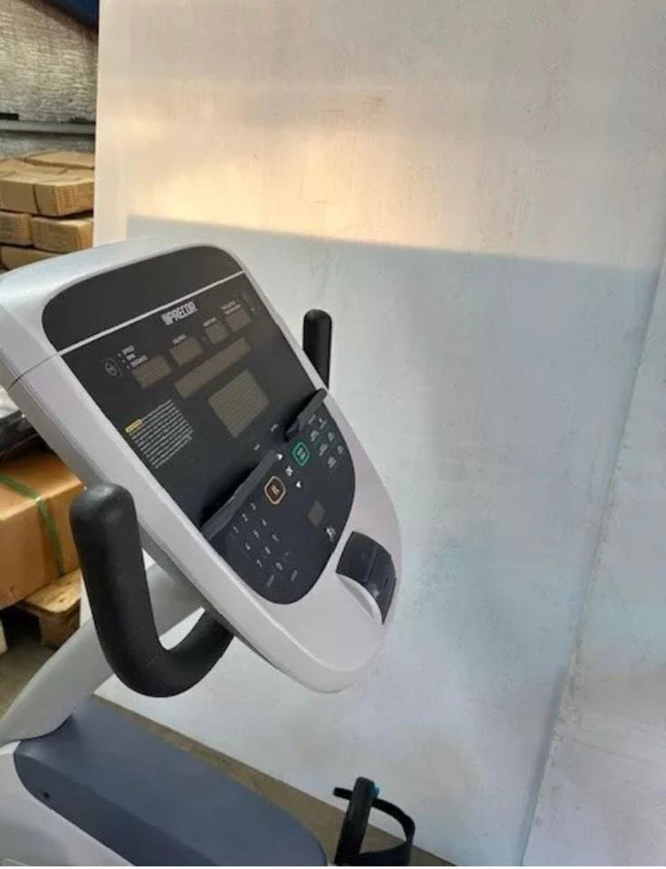 Precor RBK 835 Recumbent Bike